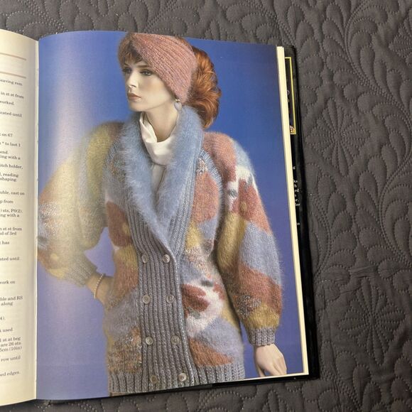 Stitches in Time: Over 70 historically-inspired knit by Bradley, Sue HB FPT 1986 - Picture 16 of 16